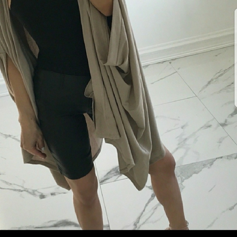 Wax faux leather shorts